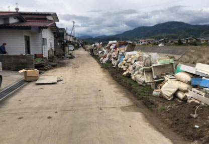 地震や台風の被災地への支援物資輸送とゴミの片づけ